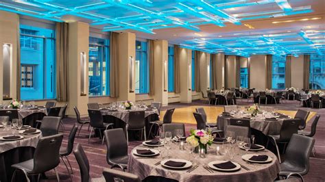 AMENITIES DINING & NIGHTLIFE MEETING SPACES .